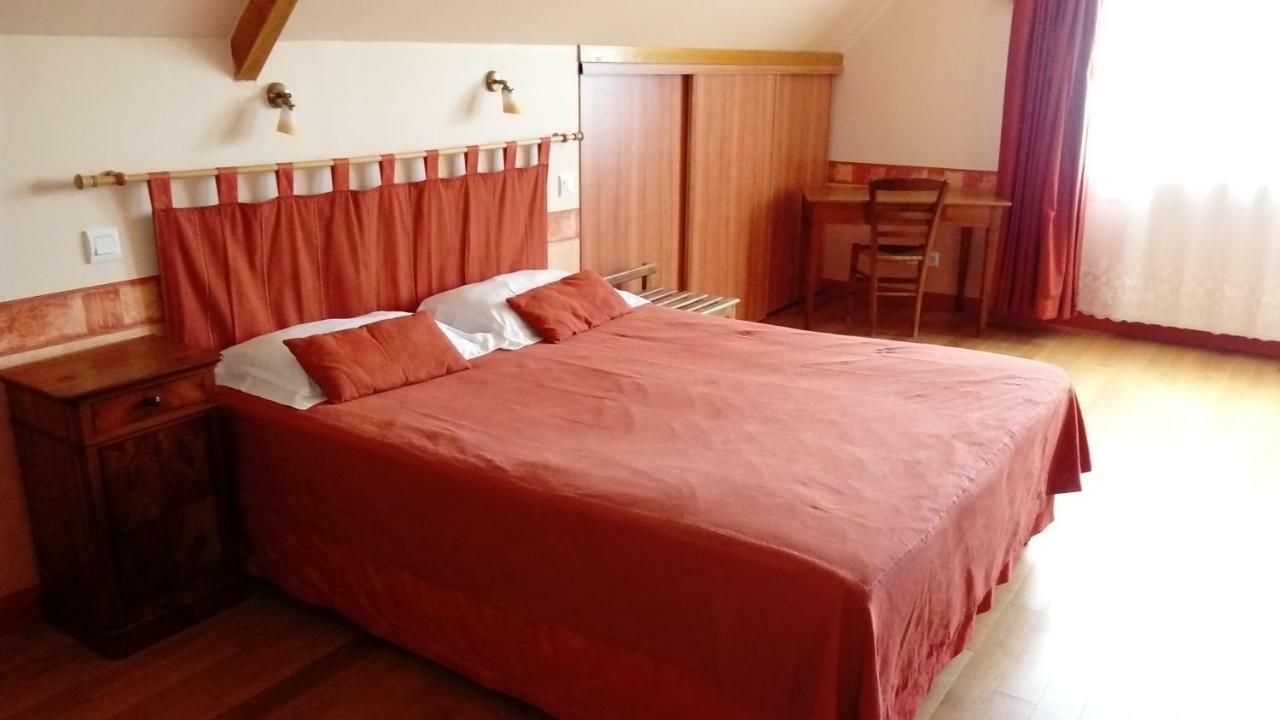 La Roche Bed and Breakfast Saint-Etienne-en-Cogles Esterno foto