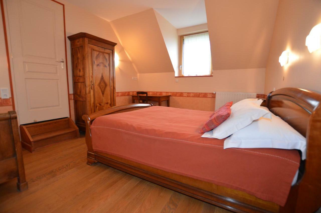 La Roche Bed and Breakfast Saint-Etienne-en-Cogles Esterno foto