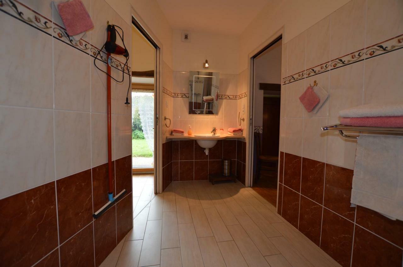 La Roche Bed and Breakfast Saint-Etienne-en-Cogles Esterno foto